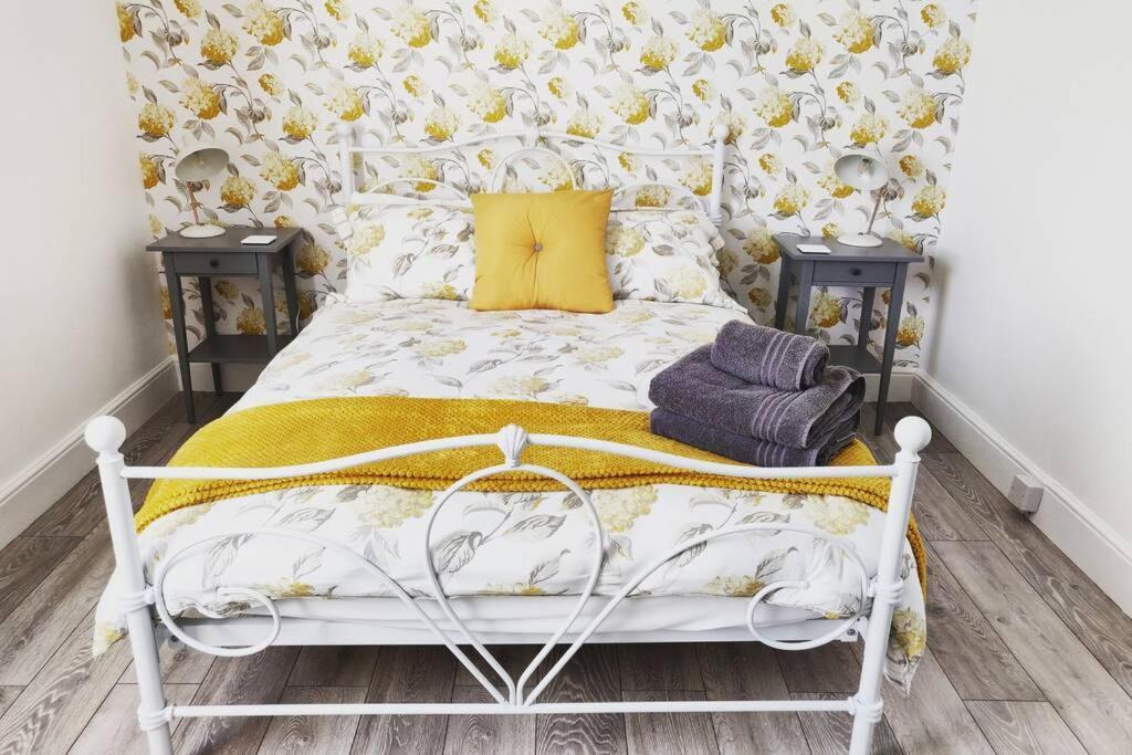New 1 Bed First Floor Flat In Central Ферем Екстер'єр фото