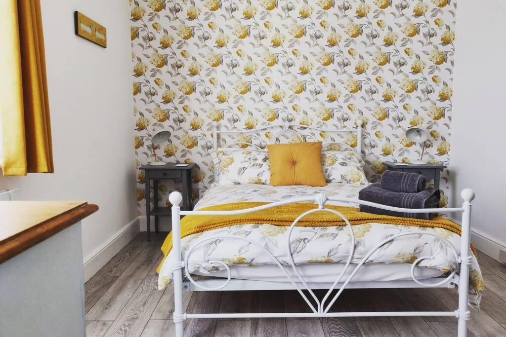 New 1 Bed First Floor Flat In Central Ферем Екстер'єр фото