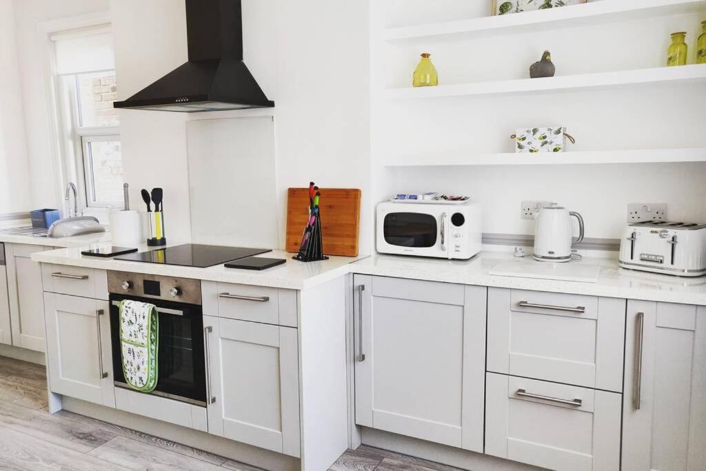 New 1 Bed First Floor Flat In Central Ферем Екстер'єр фото