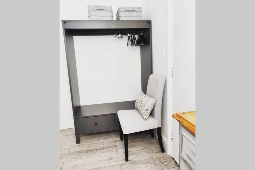 New 1 Bed First Floor Flat In Central Ферем Екстер'єр фото