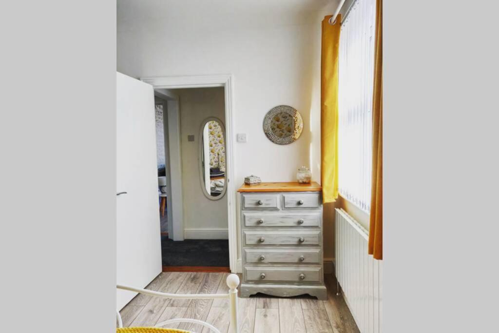 New 1 Bed First Floor Flat In Central Ферем Екстер'єр фото