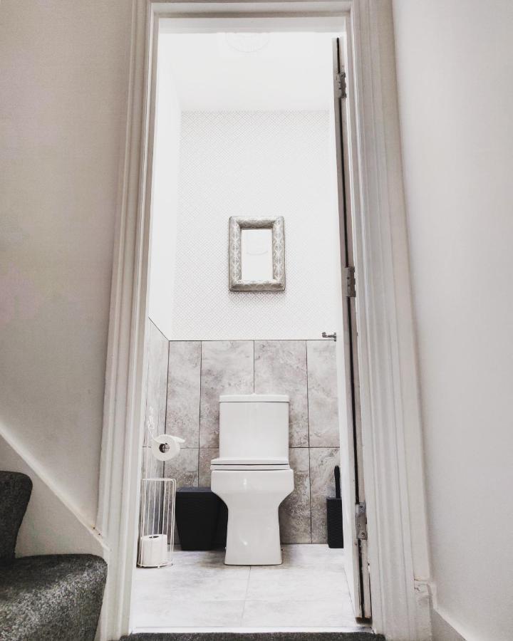 New 1 Bed First Floor Flat In Central Ферем Екстер'єр фото