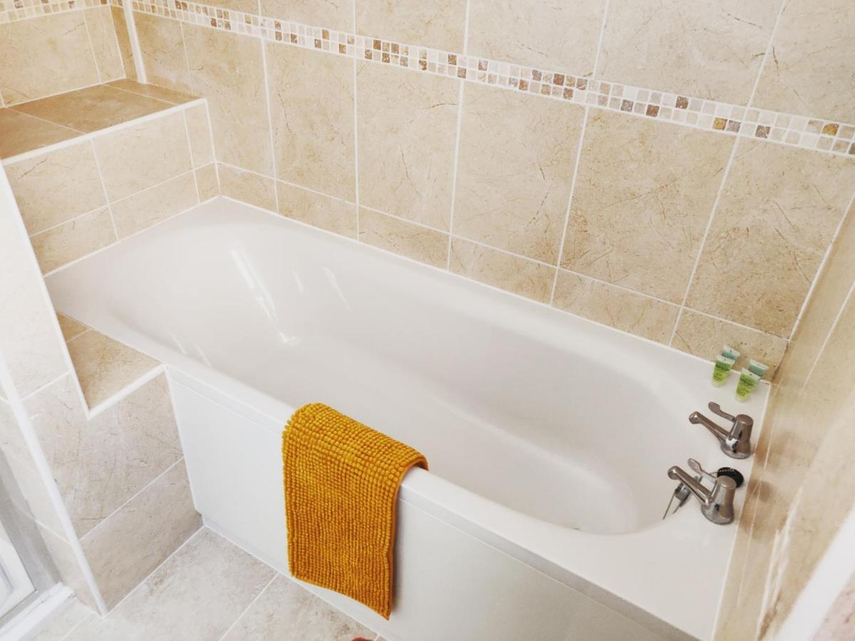 New 1 Bed First Floor Flat In Central Ферем Екстер'єр фото